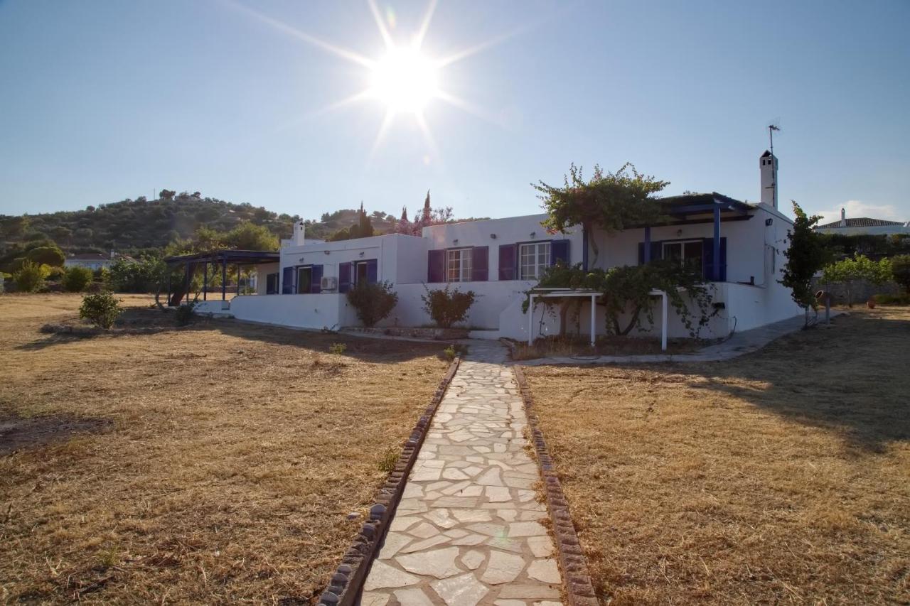 Aroura Homes 4Br Beachfront Villa 스페체스 외부 사진