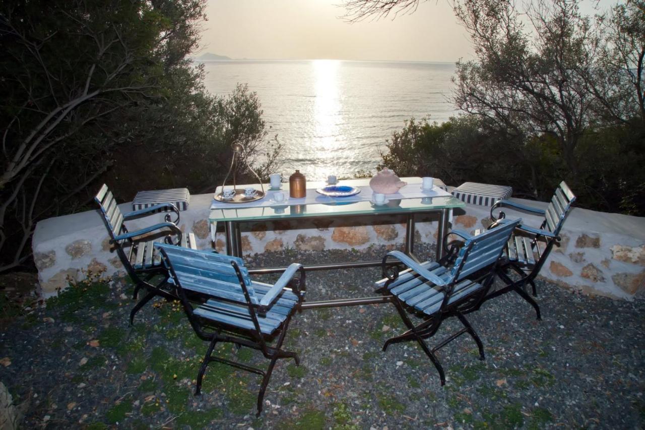Aroura Homes 4Br Beachfront Villa 스페체스 외부 사진