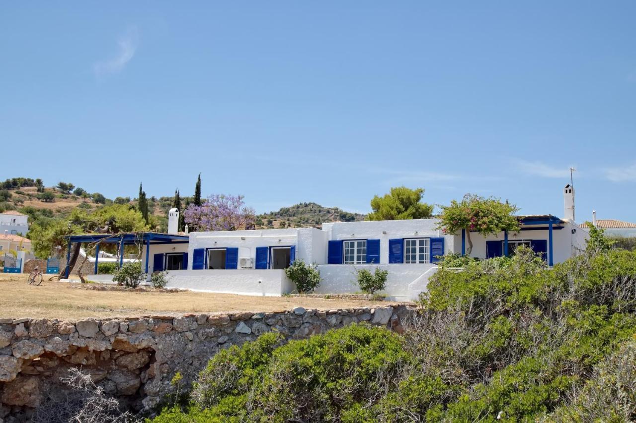 Aroura Homes 4Br Beachfront Villa 스페체스 외부 사진