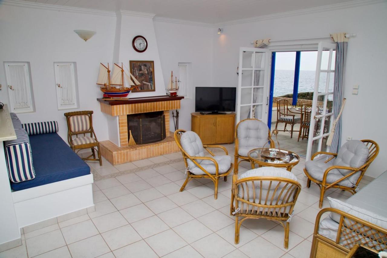 Aroura Homes 4Br Beachfront Villa 스페체스 외부 사진