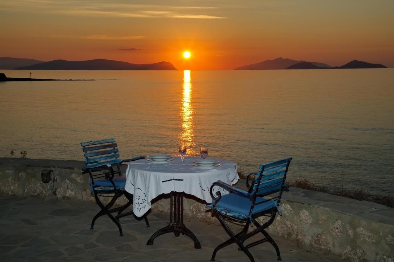 Aroura Homes 4Br Beachfront Villa 스페체스 외부 사진