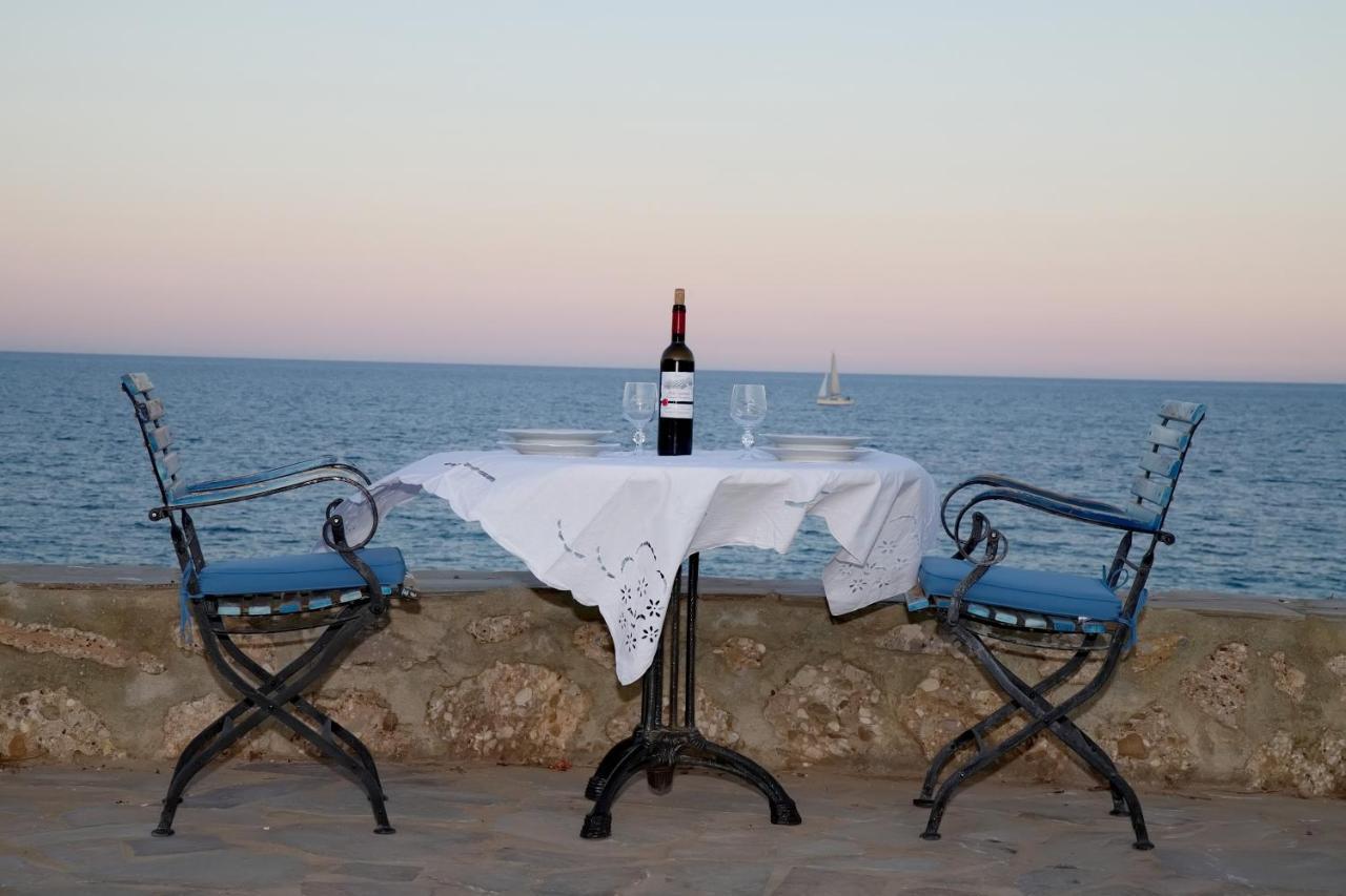 Aroura Homes 4Br Beachfront Villa 스페체스 외부 사진