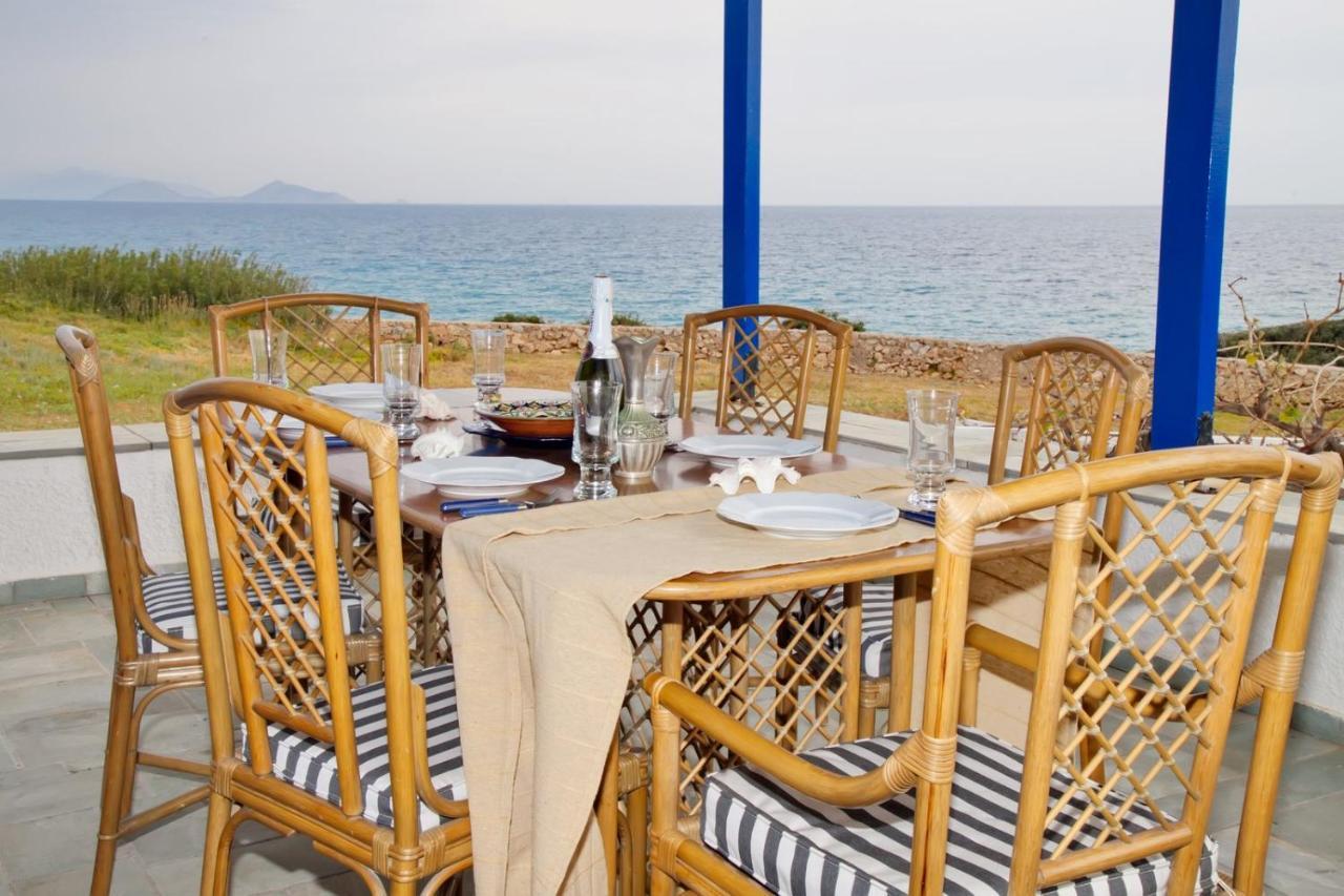 Aroura Homes 4Br Beachfront Villa 스페체스 외부 사진