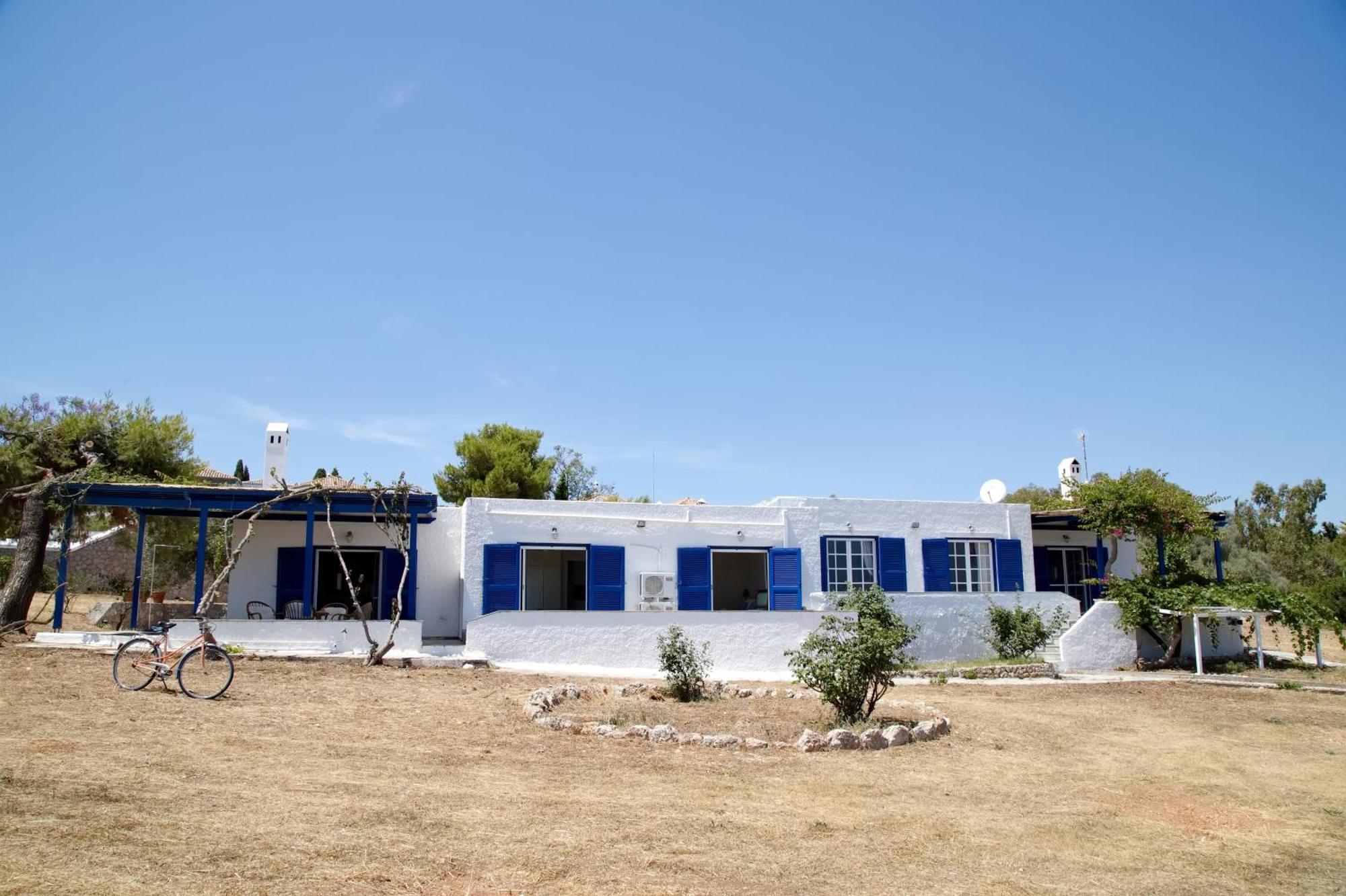 Aroura Homes 4Br Beachfront Villa 스페체스 외부 사진