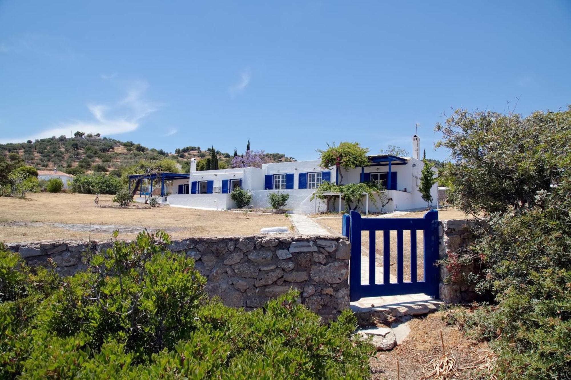 Aroura Homes 4Br Beachfront Villa 스페체스 외부 사진